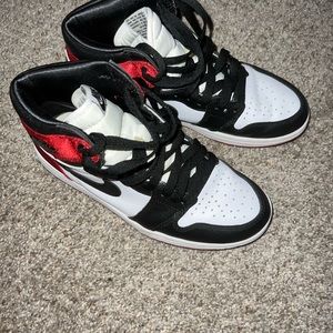 Satin bred toe Jordan 1s size 7.5